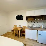 Sela Rent- And * Tirana