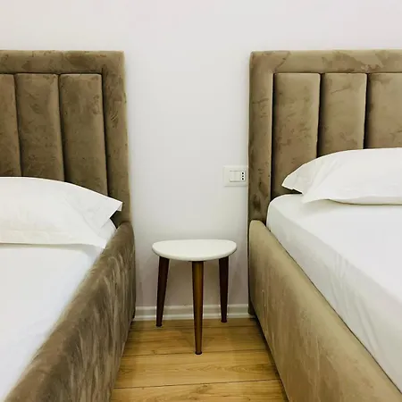 Sela Rent- And * Tirana